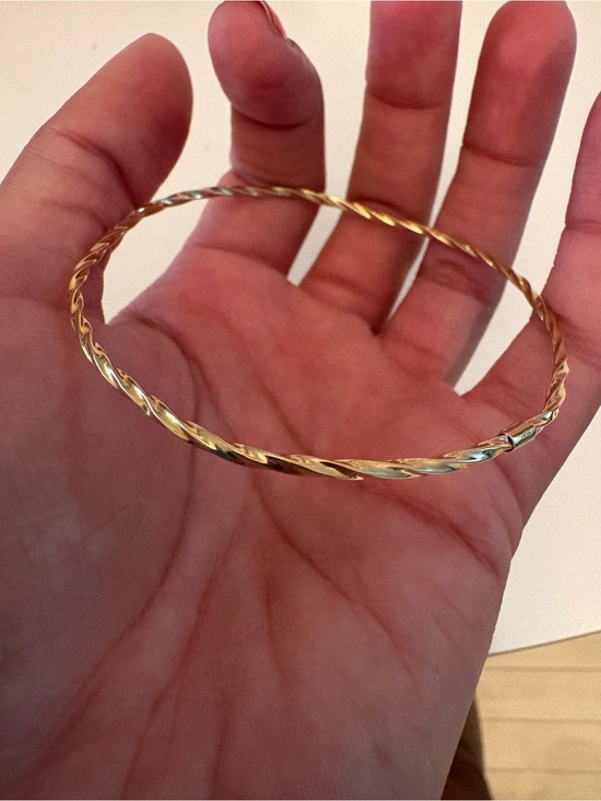 Jewelry - 10K yellow gold twisted bangle